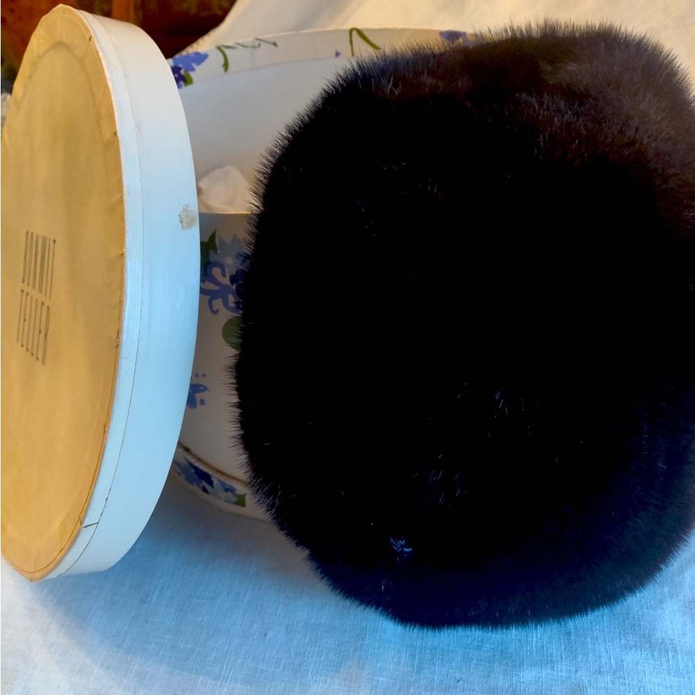Beret Mink Vintage Hat. Brand is Marche. Color is black. Excellent condition.